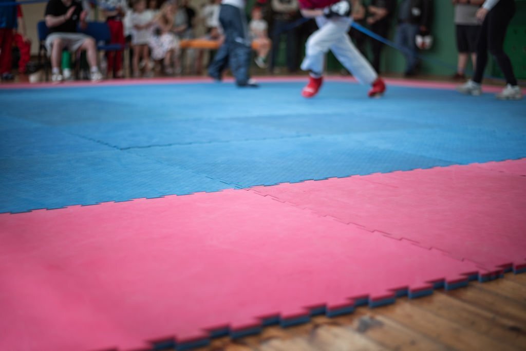 Татами из judo-ткани: безопасность и стиль в тренировочных зонах