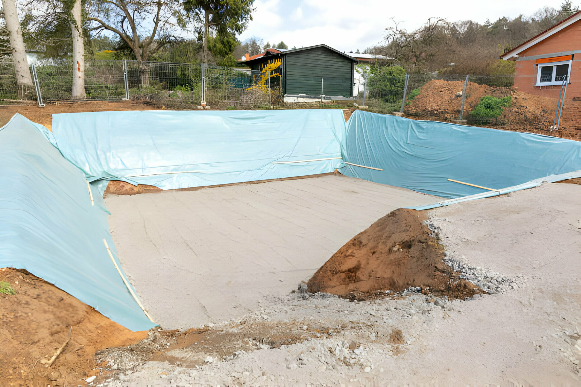 Укрывные материалы для защиты бетона при монолитном строительстве: сравнение характеристик