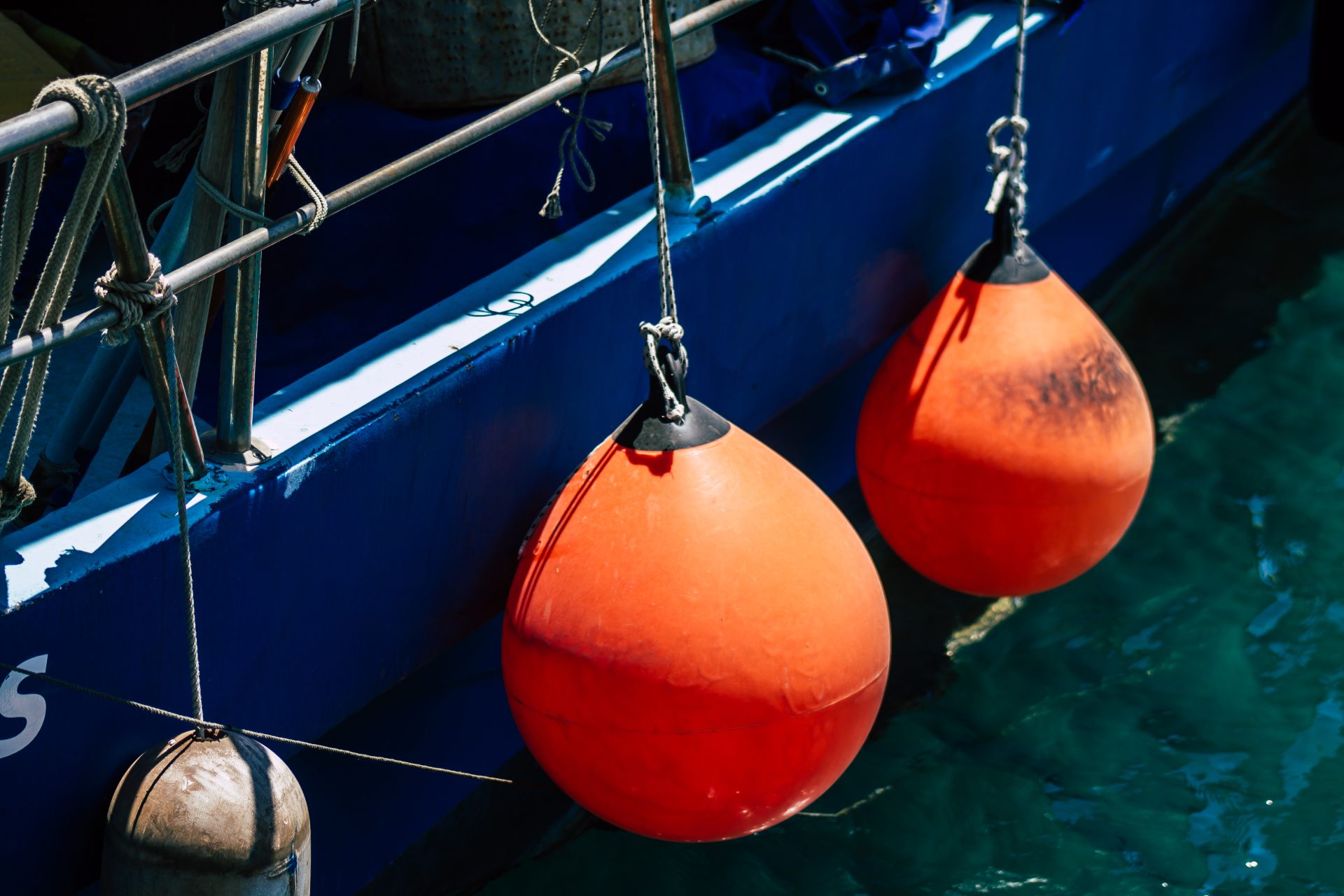 Газодержащий пвх материал для бонов и понтонов